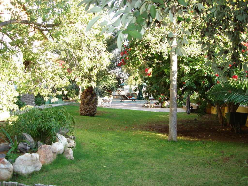 Corona Guest Farm Luaran gambar